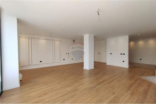 Tirane, jepet me qera zyre Kati 5, 160 m² 1.500 Euro (Ismail Qemali)