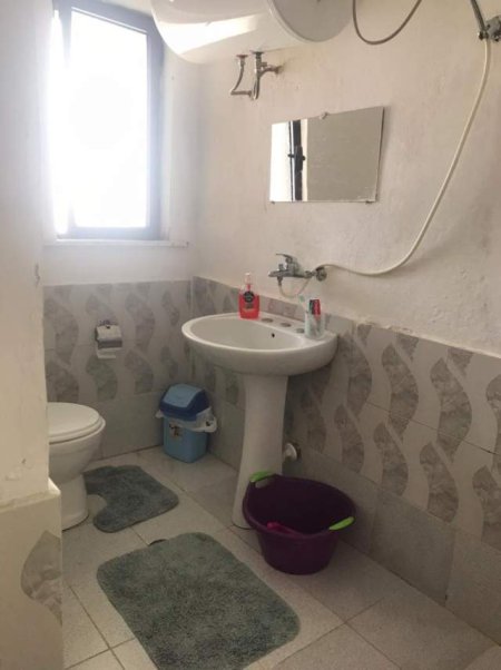 Tirane, jepet me qera apartament 1+1+BLK Kati 4, 53 m² 300 Euro (rruga Babe Rexha)
