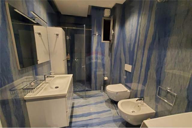 Tirane, jepet me qera apartament 2+1+BLK Kati 3, 95 m² 500 Euro (Rruga e Kavajes)