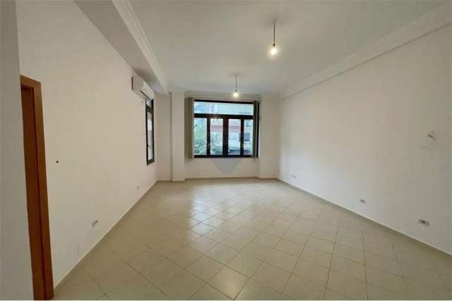 Tirane, jepet me qera zyre Kati 2, 90 m² 550 Euro (Rruga Skender Luarasi)