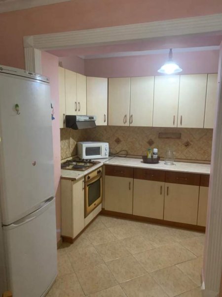 Tirane, jepet me qera apartament 2+1+BLK Kati 4, 90 m² 350 Euro (perballe Shkolles Kushtrimi i Lirise.)