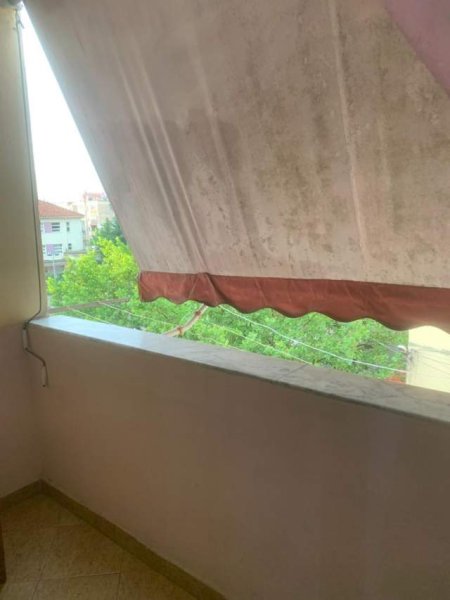 Tirane, jepet me qera apartament 2+1+BLK Kati 4, 90 m² 350 Euro (perballe Shkolles Kushtrimi i Lirise.)