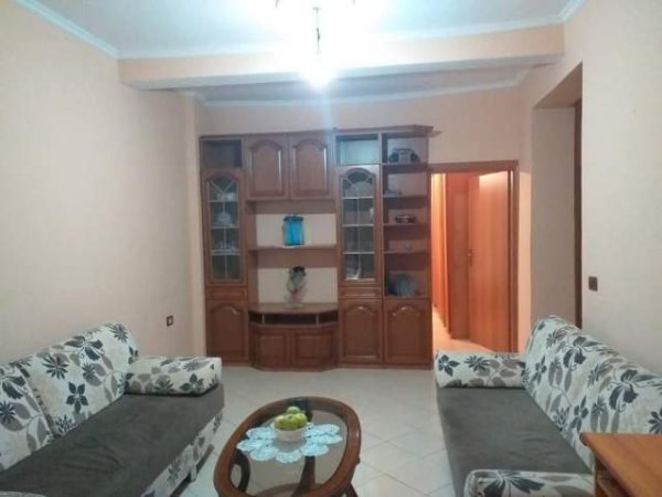 Tirane, jepet me qera apartament 1+1 Kati 3, 55 m² 35.000 Leke (Rruga Bardhyl)