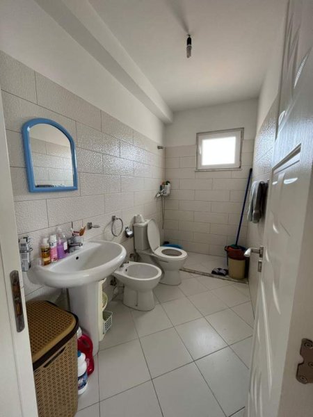 Tirane, jepet me qera apartament 1+1+BLK Kati 6, 86 m² 400 Euro (Rruga Kongresi i Manastirit)