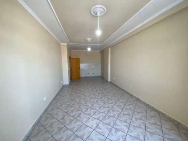 Tirane, jepet me qera zyre Kati 4, 75 m² 350 Euro (21 Dhjetori)