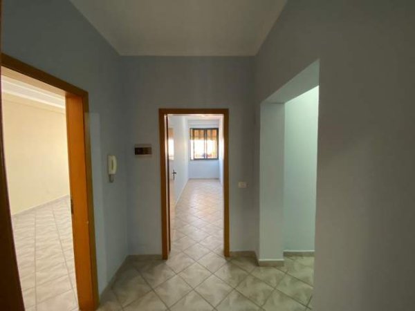 Tirane, jepet me qera zyre Kati 4, 75 m² 350 Euro (21 Dhjetori)