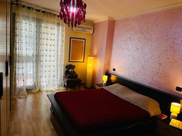 Tirane, jepet me qera apartament 1+1 Kati 7, 60 m² 550 Euro (bulevardi bajram curri)