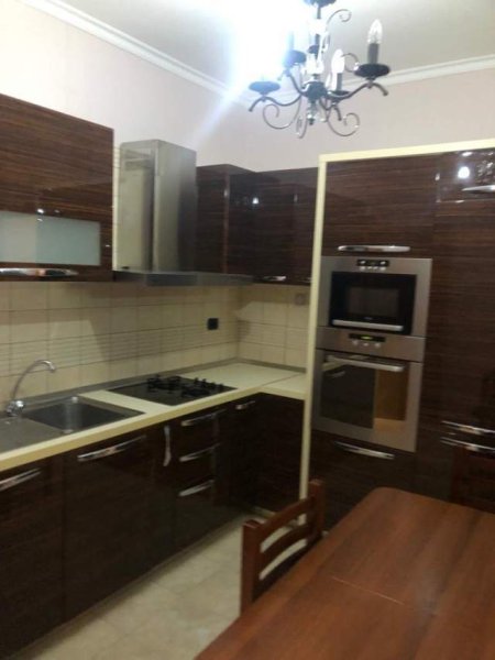 Tirane, jepet me qera apartament 2+1 Kati 4, 80 m² 370 Euro (Kodra e Diellit)