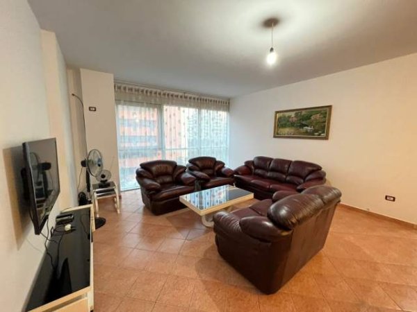 Tirane, jepet me qera apartament 2+1+BLK Kati 5, 100 m² 500 Euro (rruga e kavajes)