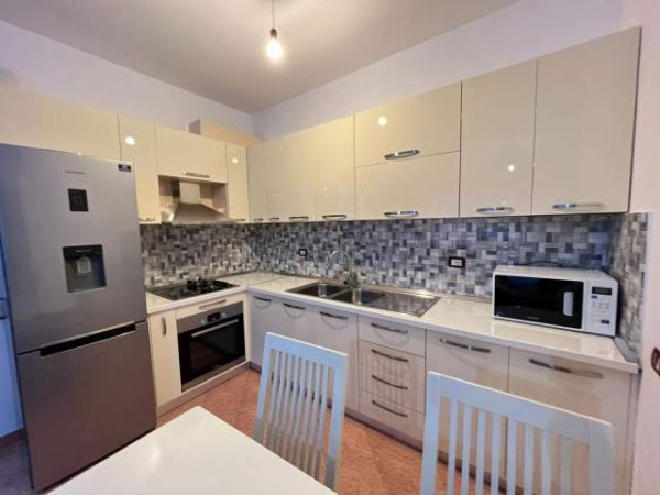 Tirane, jepet me qera apartament 2+1+BLK Kati 5, 100 m² 500 Euro (rruga e kavajes)