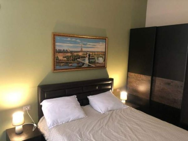 Tirane, jepet me qera apartament 1+1 Kati 3, 65 m² 450 Euro (Pazari i Ri)
