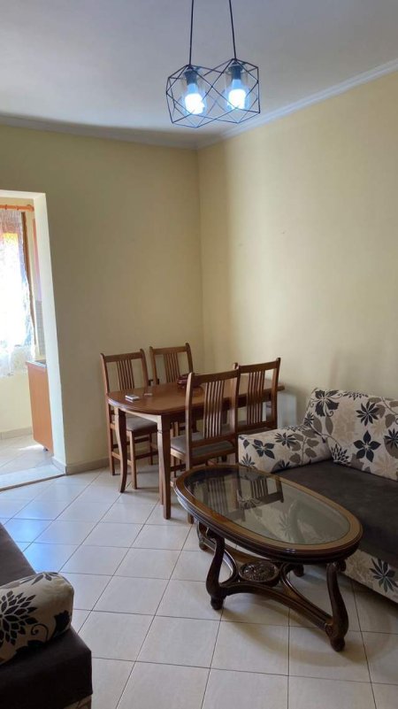 Tirane, jepet me qera apartament 1+1 Kati 3, 55 m² 35.000 Leke (Rruga Bardhyl)