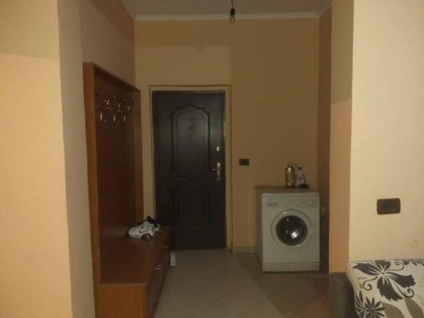 Tirane, jepet me qera apartament 1+1 Kati 3, 55 m² 35.000 Leke (rruga Bardhyl)