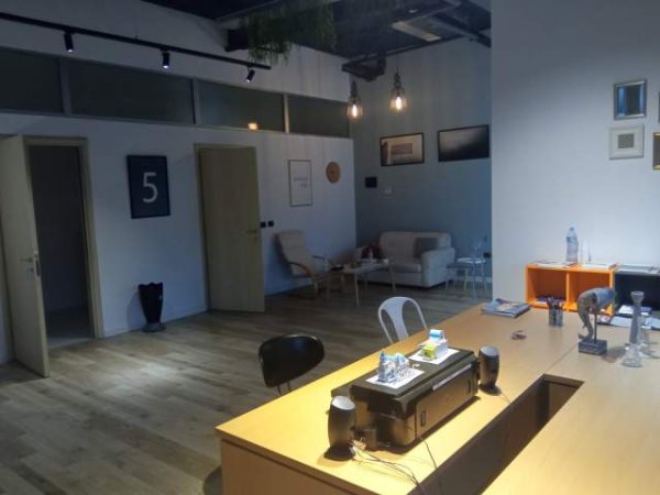 Tirane, jepet me qera zyre Kati 3, 55 m² 700 Euro (Rruga Sami Frasheri)