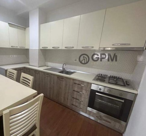 Tirane, jepet me qera ambjent biznesi Kati 7, 130 m² 700 Euro (Ring Center)
