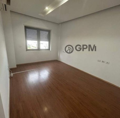 Tirane, jepet me qera ambjent biznesi Kati 7, 130 m² 700 Euro (Ring Center)