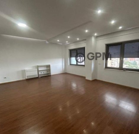 Tirane, jepet me qera ambjent biznesi Kati 7, 130 m² 700 Euro (Ring Center)