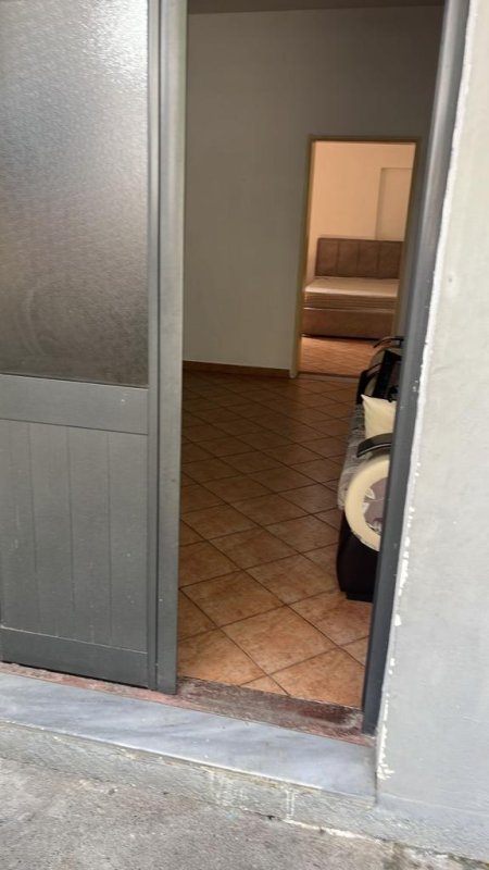Tirane, jepet me qera shtepi 1+1 Kati 1, 40 m² 30.000 Leke (Rruga Selaudin Zorba)