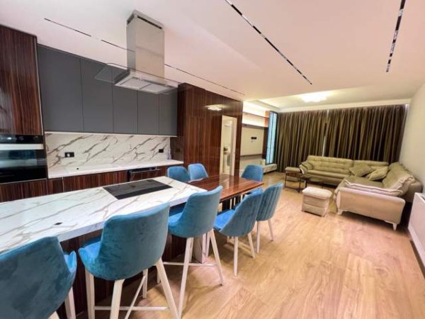 Tirane, jepet me qera apartament Kati 4, 121 m² 600 Euro (astir)