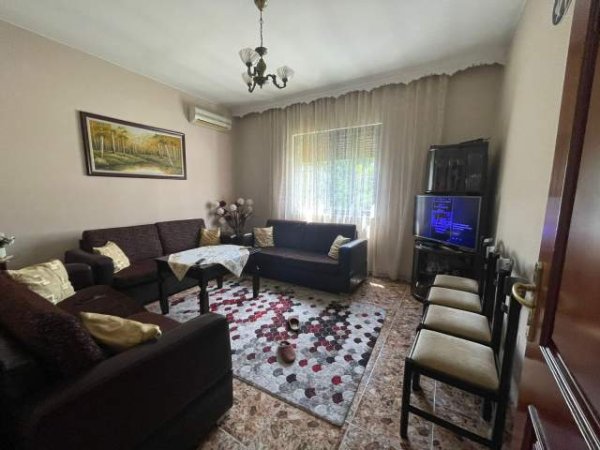 Tirane, shes Vile 560 m² 600.000 Euro (Selite)