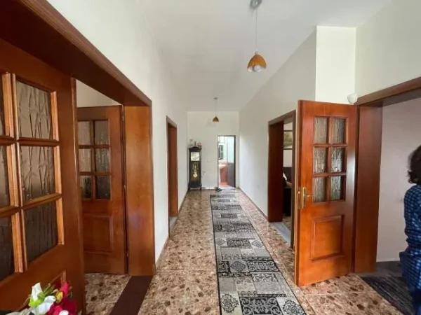 Tirane, shes Vile 560 m² 600.000 Euro (Selite)