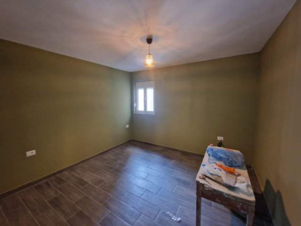 Tirane, jepet me qera zyre Kati 2, 72 m² 400 Euro (rruga Ferit Xhajko)