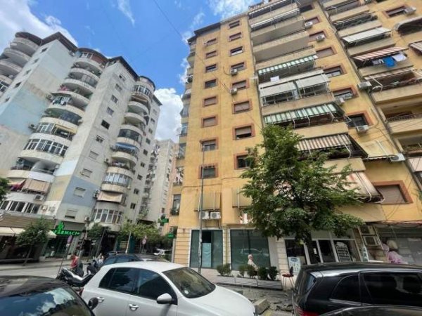 Tirane, jepet me qera dyqan Kati 0, 65 m² 600 Euro (Komuna e Parisit)