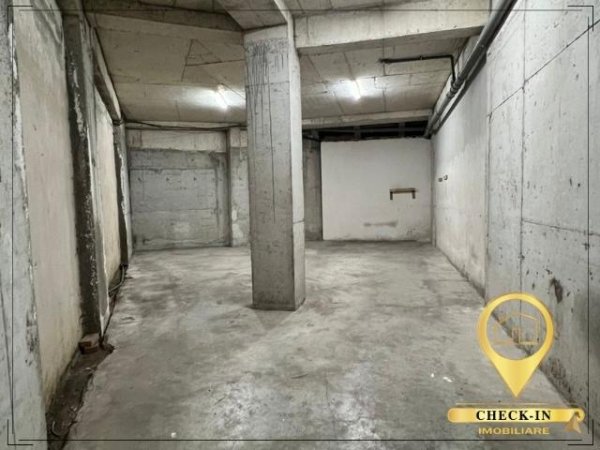 Tirane, jepet me qera garazh Kati -1, 208 m² 550 Euro (Astir)