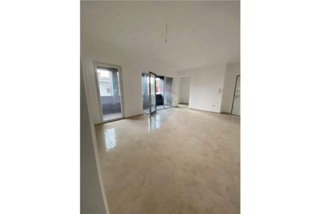 Tirane, shitet apartament 2+1+BLK Kati 4, 130 m² 239.000 Euro (Rruga Durresit Kafe Flora)