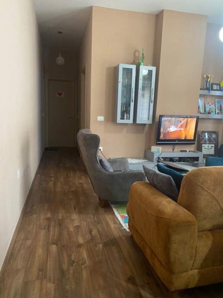 Tirane, jepet me qera apartament 2+1+BLK Kati 8, 87 m² 40.000 Leke (3 Deshmoret)