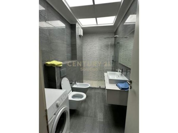 Tirane, jepet me qera apartament 2+1+BLK Kati 5, 84 m² 500 Euro (Prane kompleksit Magnet, 21 Dhjetori)