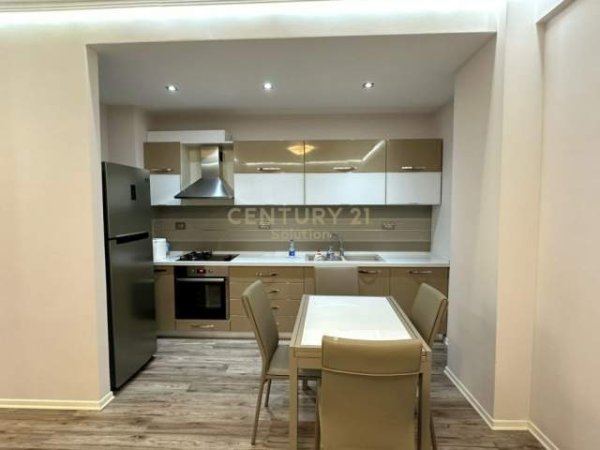 Tirane, jepet me qera apartament 2+1+BLK Kati 5, 84 m² 500 Euro (Prane kompleksit Magnet, 21 Dhjetori)