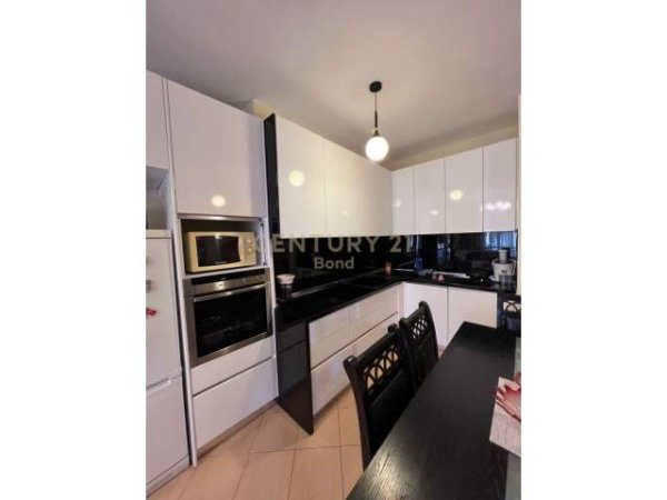 Tirane, jepet me qera apartament 2+1+BLK Kati 3, 94 m² 550 Euro (Shkolla e Baletit)