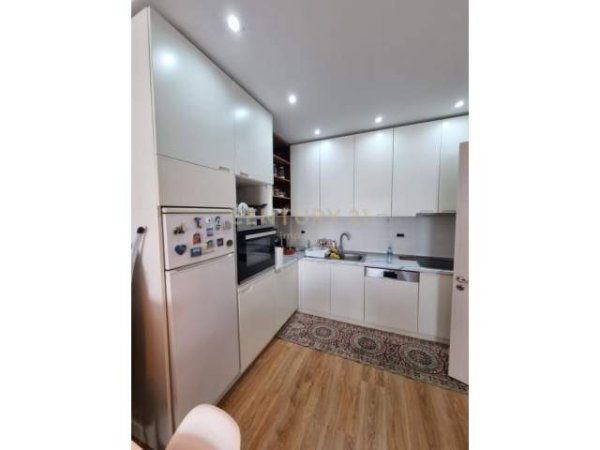 Tirane, shitet apartament 1+1+BLK Kati 6, 70 m² 77.000 Euro (Prane Kompleksit Molla, Astir)