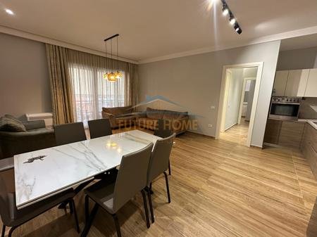 Tirane, jepet me qera apartament 2+1+Ballkon Kati 4, 114 m² 1.000 € (Kompleksi Delijorgji)
