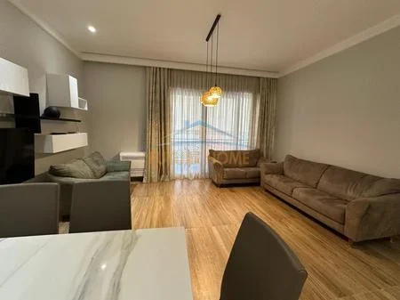 Tirane, jepet me qera apartament 2+1+Ballkon Kati 4, 114 m² 1.000 € (Kompleksi Delijorgji)
