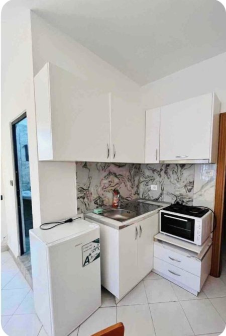 Tirane, jepet me qera nga Pronari, pa-komision garsonier Kati 2, 350 € (Location https://maps.google.com/?q=41.313396,19.842968)