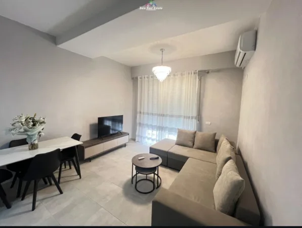 Tirane, jepet me qera apartament 2+1+garazh Kati 7, 105 m² 700 € (Brryli te Shkolla Niket Dardani)