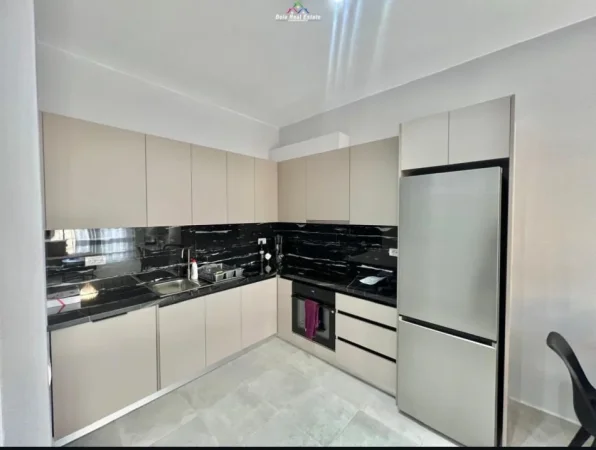 Tirane, jepet me qera apartament 2+1+garazh Kati 7, 105 m² 700 € (Brryli te Shkolla Niket Dardani)