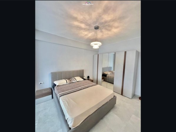 Tirane, jepet me qera apartament 2+1+garazh Kati 7, 105 m² 700 € (Brryli te Shkolla Niket Dardani)