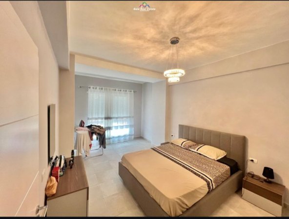 Tirane, jepet me qera apartament 2+1+garazh Kati 7, 105 m² 700 € (Brryli te Shkolla Niket Dardani)