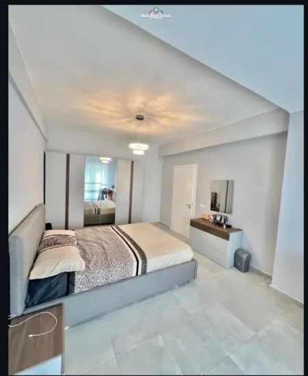 Tirane, jepet me qera apartament 2+1+garazh Kati 7, 105 m² 700 € (Brryli te Shkolla Niket Dardani)