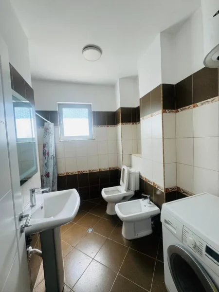 Tirane, jepet me qera apartament 1+1+Ballkon Kati 1, 70 m² 450 € 