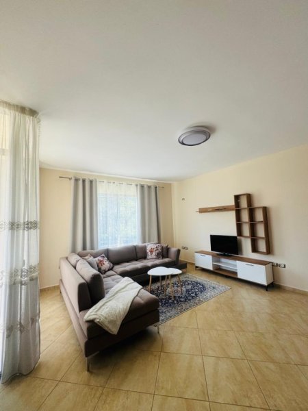 Tirane, jepet me qera apartament 1+1+Ballkon Kati 1, 70 m² 450 € 