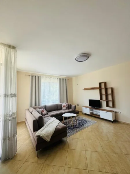 Tirane, jepet me qera apartament 1+1+Ballkon Kati 1, 70 m² 450 € 