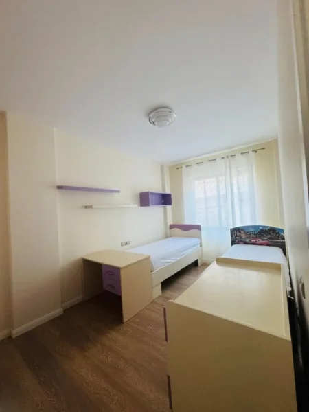 Tirane, jepet me qera apartament 2+1+Ballkon Kati 2, 90 m² 550 € 