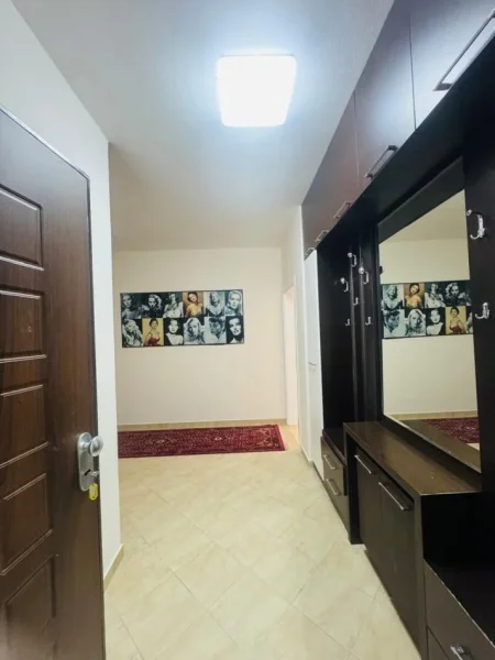 Tirane, jepet me qera apartament 2+1+Ballkon Kati 2, 90 m² 550 € 