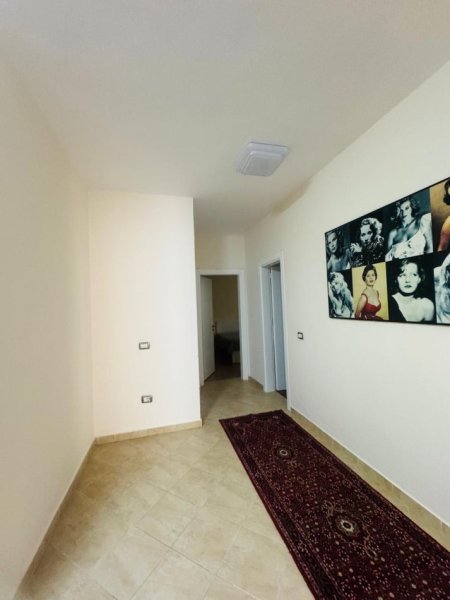 Tirane, jepet me qera apartament 2+1+Ballkon Kati 2, 90 m² 550 € 