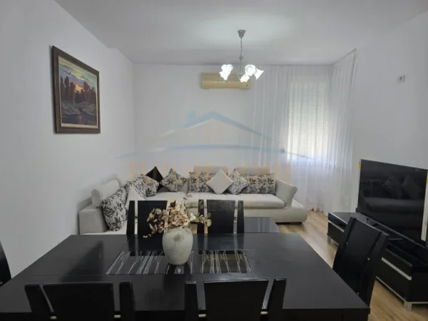 Tirane, jepet me qera apartament 2+1 Kati 3, 93 m² 700 € (Vasil Shanto)