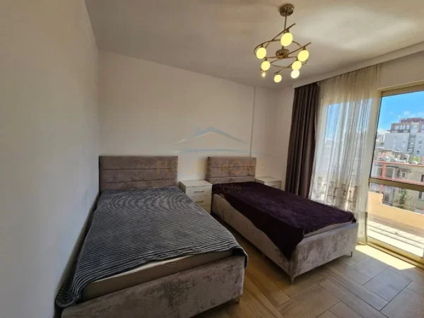Tirane, jepet me qera apartament 2+1+Ballkon Kati 3, 94 m² 800 € (21 Dhjetori)